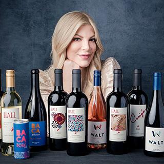 Tori Spelling lanza colección de vinos
